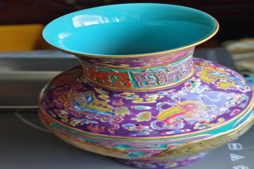 一位来自吉林省的李老师，有一些藏品和很好的老物件，急需找到爱好的收藏家，有意者请联系我。目前藏友老师比较着急，只要您是真心诚意想要收藏，一切好商量。