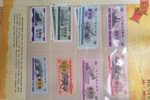 一位来住贵州省瓮安县的张老师，有一些藏品和老物件，急需出手，有意者联系，价格好商量。