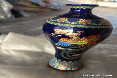 一位来自的黑龙江省哈尔滨的张老师，有一些藏品和很好的老物件，急需找到爱好的收藏家，有意者请联系我。目前藏友老师比较着急，只要您是真心诚意想要收藏，一切好商量。