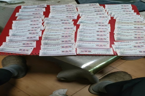 一位来自广东省的陈老师，有一些藏品和很好的老物件，急需找到爱好的收藏家，有意者请联系我。目前藏友老师比较着急，只要您是真心诚意想要收藏，一切好商量。