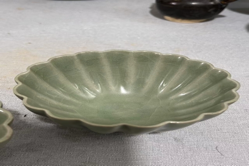 一位来自山东省潍坊市的鞠老师，有一些藏品和很好的老物件，急需找到爱好的收藏家，有意者请联系我。目前藏友老师比较着急，只要您是真心诚意想要收藏，一切好商量。