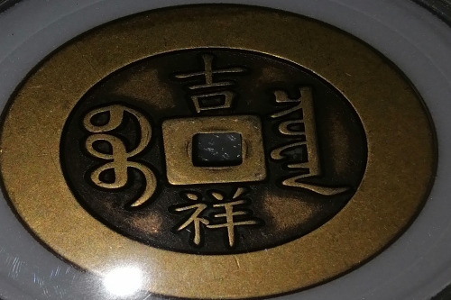 一位来住青海西宁市的唐老师，有一些藏品和老物件，急需出手，有意者联系，价格好商量。