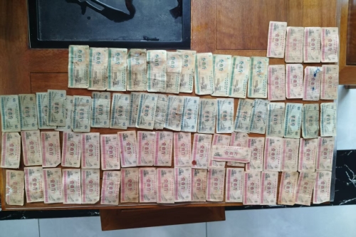 一位来自陕西省西安市的田老师，有一些藏品和很好的老物件，急需找到爱好的收藏家，有意者请联系我。目前藏友老师比较着急，只要您是真心诚意想要收藏，一切好商量。