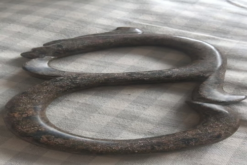 一位来自山东省东营市的董老师，有一些藏品和很好的老物件，急需找到爱好的收藏家，有意者请联系我。目前藏友老师比较着急，只要您是真心诚意想要收藏，一切好商量。