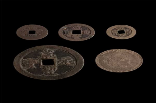 一位来自甘肃省金昌市的刘老师，有一些藏品和很好的老物件，急需找到爱好的收藏家，有意者请联系我。目前藏友老师比较着急，只要您是真心诚意想要收藏，一切好商量。