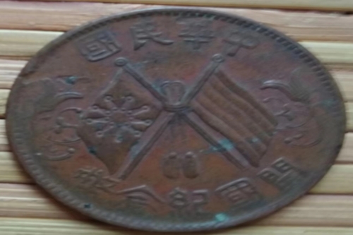 一位来自山东省青岛市的孙老师，有一些藏品和很好的老物件，急需找到爱好的收藏家，有意者请联系我。目前藏友老师比较着急，只要您是真心诚意想要收藏，一切好商量。