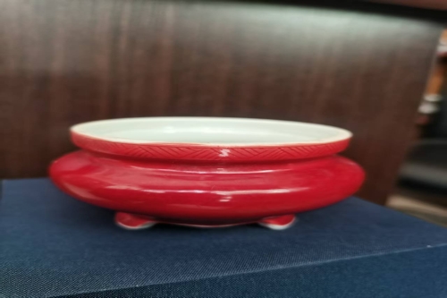 一位来自安徽省阜阳市的李老师，有一些藏品和很好的老物件，急需找到爱好的收藏家，有意者请联系我。目前藏友老师比较着急，只要您是真心诚意想要收藏，一切好商量。