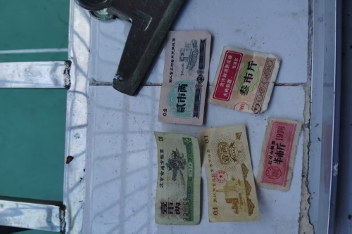 一位来自广东省的郝老师,有一些藏品和很好的老物件，急需找到爱好的收藏家，有意者请联系我。目前藏友老师比较着急，只要您是真心诚意想要收藏，一切好商量。