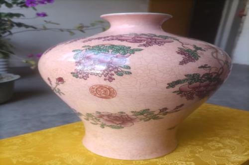 一位来自浙江省的孙老师，有一些藏品和老物件，急需出手，有意者联系，价格好商量。 