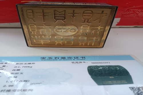 一位来自安徽省的张老师，有一些藏品和很好的老物件，急需找到爱好的收藏家，有意者请联系我。目前藏友老师比较着急，只要您是真心诚意想要收藏，一切好商量。