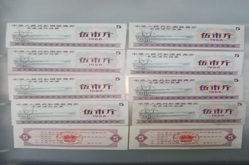 一位来自广东省肇庆市的沈老师，有一些藏品和很好的老物件，急需找到爱好的收藏家，有意者请联系我。目前藏友老师比较着急，只要您是真心诚意想要收藏，一切好商量。