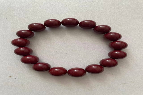 一位来自吉林省的王老师，有一些藏品和老物件，急需出手，有意者联系，价格好商量。