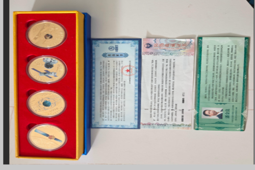 一位来自四川省的赵老师，有一些藏品和很好的老物件，急需找到爱好的收藏家，有意者请联系我。目前藏友老师比较着急，只要您是真心诚意想要收藏，一切好商量。