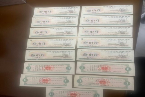 一位来自河南省濮阳市的李老师，有一些藏品和很好的老物件，急需找到爱好的收藏家，有意者请联系我。目前藏友老师比较着急，只要您是真心诚意想要收藏，一切好商量。