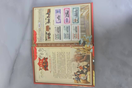 一位来自黑龙江省大庆市的梁老师，有一些藏品和很好的老物件，急需找到爱好的收藏家，有意者请联系我。目前藏友老师比较着急，只要您是真心诚意想要收藏，一切好商量。