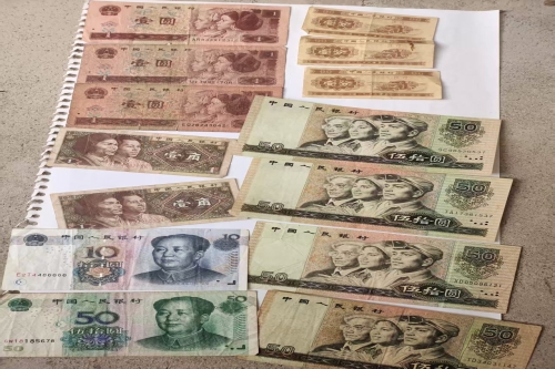 一位来自江苏省镇江市的唐老师，有一些藏品和很好的老物件，急需找到爱好的收藏家，有意者请联系我。目前藏友老师比较着急，只要您是真心诚意想要收藏，一切好商量。