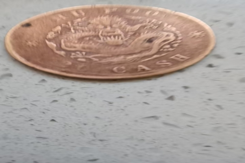 一位来自吉林省延边朝鲜族自治州的胡老师，有一些藏品和很好的老物件，急需找到爱好的收藏家，有意者请联系我。目前藏友老师比较着急，只要您是真心诚意想要收藏，一切好商量。