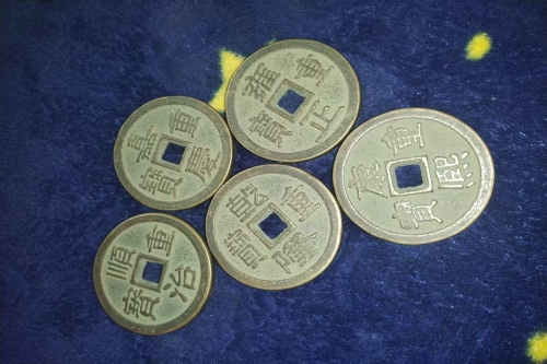 一位来自江西省抚州市的邓老师，有一些藏品和很好的老物件，急需找到爱好的收藏家，有意者请联系我。目前藏友老师比较着急，只要您是真心诚意想要收藏，一切好商量。