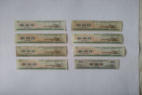 一位来自北京的江老师，有一些藏品和很好的老物件，急需找到爱好的收藏家，有意者请联系我。目前藏友老师比较着急，只要您是真心诚意想要收藏，一切好商量。