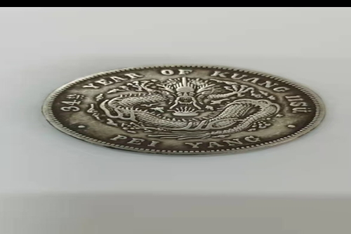 一位来住云南大理的杨老师，有一些藏品和老物件，急需出手，有意者联系，价格好商量。