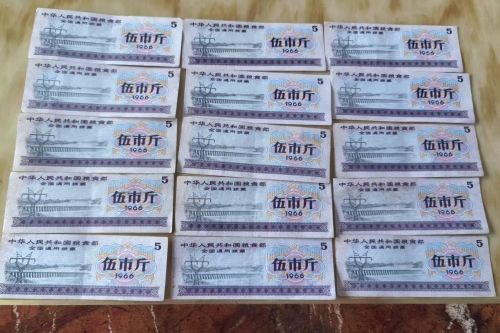 一位来自内蒙古阿拉善左旗的章老师，有一些藏品和很好的老物件，急需找到爱好的收藏家，有意者请联系我。目前藏友老师比较着急，只要您是真心诚意想要收藏，一切好商量。