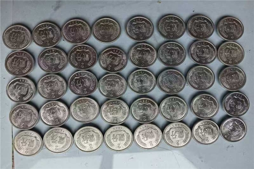 一位来自江西省吉安市的彭老师，有一些藏品和很好的老物件，急需找到爱好的收藏家，有意者请联系我。目前藏友老师比较着急，只要您是真心诚意想要收藏，一切好商量。