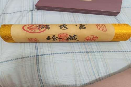 一位来自海南省儋州市的文老师，有一些藏品和很好的老物件，急需找到爱好的收藏家，有意者请联系我。目前藏友老师比较着急，只要您是真心诚意想要收藏，一切好商量。