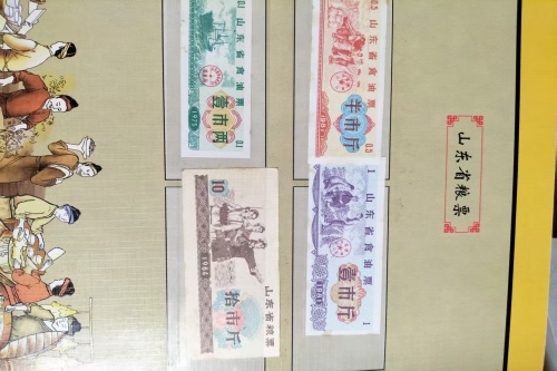 一位来自江苏省常州市的王老师，有一些藏品和很好的老物件，急需找到爱好的收藏家，有意者请联系我。目前藏友老师比较着急，只要您是真心诚意想要收藏，一切好商量。