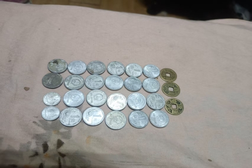 一位来自辽宁沈阳市的孔老师，有一些藏品和很好的老物件，急需找到爱好的收藏家，有意者请联系我。目前藏友老师比较着急，只要您是真心诚意想要收藏，一切好商量。