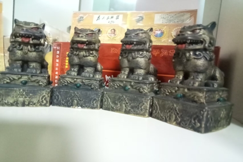 一位来自北京市通州区的侯老师，有一些藏品和很好的老物件，急需找到爱好的收藏家，有意者请联系我。目前藏友老师比较着急，只要您是真心诚意想要收藏，一切好商量。