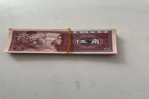 一位来自吉林省的王老师，有一些藏品和老物件，急需出手，有意者联系，价格好商量。