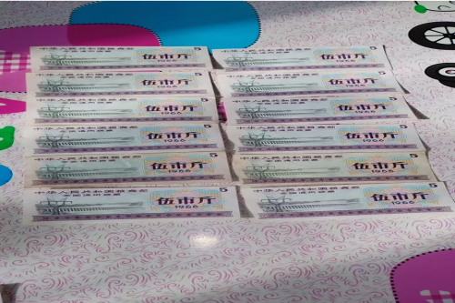 陈老师，有一些藏品和老物件，急需出手，有意者联系，价格好商量。