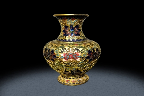 一位来自辽宁省沈阳市的张老师，有一些藏品和很好的老物件，急需找到爱好的收藏家，有意者请联系我。目前藏友老师比较着急，只要您是真心诚意想要收藏，一切好商量。