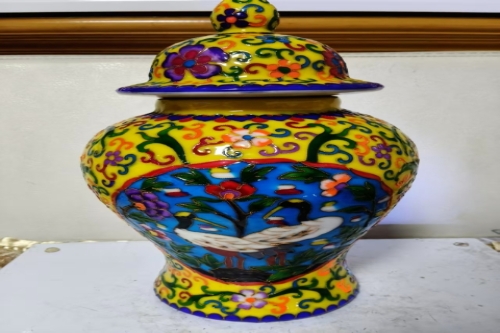 一位来自浙江省湖州市的卢老师，有一些藏品和很好的老物件，急需找到爱好的收藏家，有意者请联系我。目前藏友老师比较着急，只要您是真心诚意想要收藏，一切好商量。