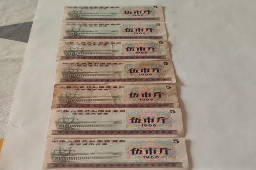 一位来自河北省涿州市的刘老师，有一些藏品和很好的老物件，急需找到爱好的收藏家，有意者请联系我。目前藏友老师比较着急，只要您是真心诚意想要收藏，一切好商量。