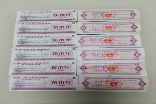 一位来自山东省的常老师，有一些藏品和老物件，急需出手，有意者联系，价格好商量。