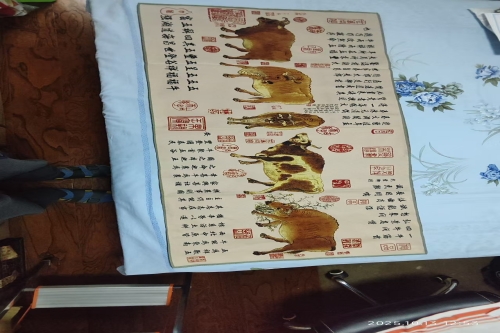 一位来住湖北省武汉市的冯老师，有一些藏品和老物件，急需出手，有意者联系，价格好商量。