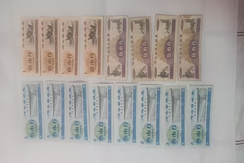 一位来住河北省廊坊市的韩老师，有一些藏品和老物件，急需出手，有意者联系，价格好商量。