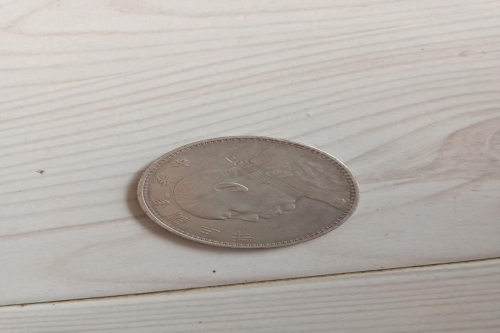 一位来自辽宁省沈阳市的胡老师，有一些藏品和很好的老物件，急需找到爱好的收藏家，有意者请联系我。目前藏友老师比较着急，只要您是真心诚意想要收藏，一切好商量。