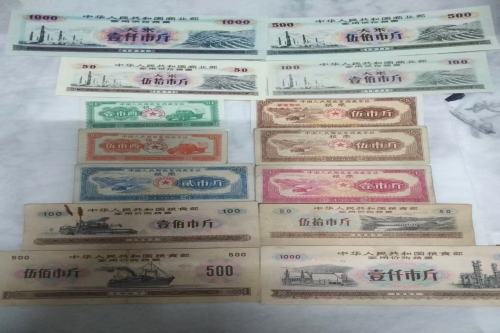 一位来自湖北省黄石市的姜老师，有一些藏品和很好的老物件，急需找到爱好的收藏家，有意者请联系我。目前藏友老师比较着急，只要您是真心诚意想要收藏，一切好商量。