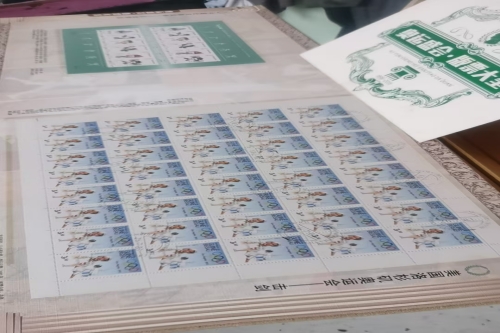 一位来自河北省廊坊市的秦老师，有一些藏品和很好的老物件，急需找到爱好的收藏家，有意者请联系我。目前藏友老师比较着急，只要您是真心诚意想要收藏，一切好商量。