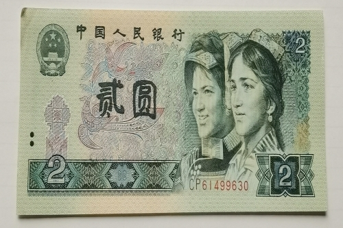 一位来住广东省广州市的谢老师，有一些藏品和老物件，急需出手，有意者联系，价格好商量。