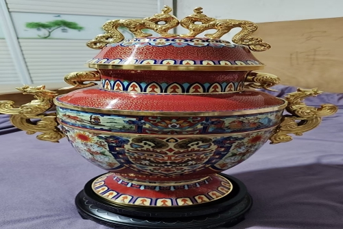 一位来自江苏省连云港市的苏老师，有一些藏品和很好的老物件，急需找到爱好的收藏家，有意者请联系我。目前藏友老师比较着急，只要您是真心诚意想要收藏，一切好商量。