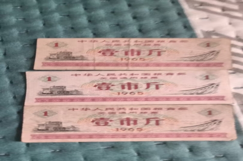 一位来自吉林省白山市的高老师，有一些藏品和很好的老物件，急需找到爱好的收藏家，有意者请联系我。目前藏友老师比较着急，只要您是真心诚意想要收藏，一切好商量。