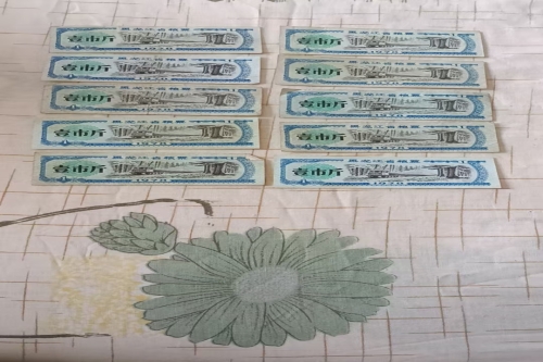 一位来自黑龙江省牡丹江的杜老师，有一些藏品和很好的老物件，急需找到爱好的收藏家，有意者请联系我。目前藏友老师比较着急，只要您是真心诚意想要收藏，一切好商量。