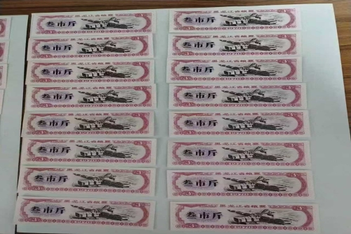 一位来自黑龙江省齐齐哈尔市的艾老师，有一些藏品和很好的老物件，急需找到爱好的收藏家，有意者请联系我。目前藏友老师比较着急，只要您是真心诚意想要收藏，一切好商量。