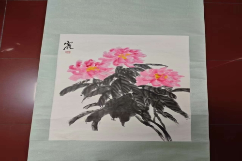 一位来住陕西省西安市的周老师，有一些藏品和老物件，急需出手，有意者联系，价格好商量。。