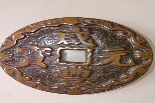 一位来自陕西省榆林市的李老师，有一些藏品和很好的老物件，急需找到爱好的收藏家，有意者请联系我。目前藏友老师比较着急，只要您是真心诚意想要收藏，一切好商量。