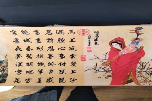 一位来黑龙江省哈尔滨市的刘老师，有一些藏品和老物件，急需出手，有意者联系，价格好商量。