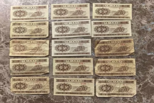 一位来自四川省成都市的郑老师，有一些藏品和很好的老物件，急需找到爱好的收藏家，有意者请联系我。目前藏友老师比较着急，只要您是真心诚意想要收藏，一切好商量。